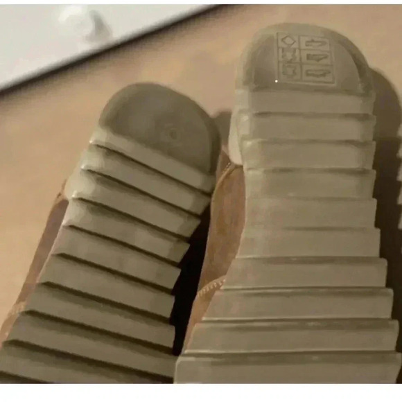 Coolway Leather Sneakers Size 9 (Fits like 8.5) - Picture 10 of 12